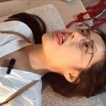 长腿眼镜学姐文静，白衬衣花式仰面缚虐第一季：极限禁锢、挠白袜、玩肚脐与虐舌，文静扭出新花样