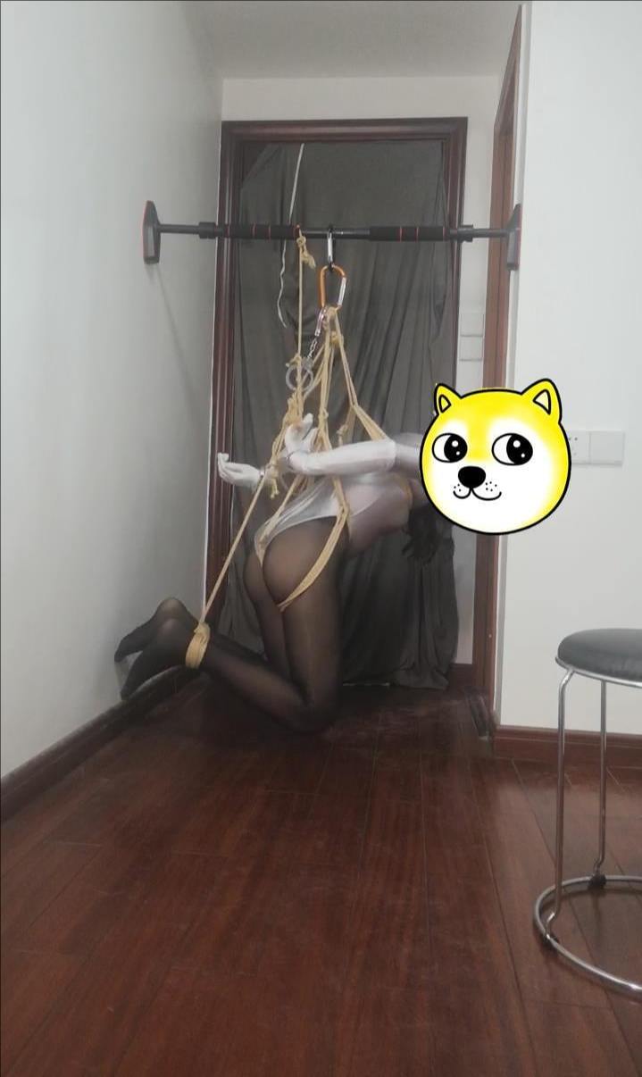 【kig】在家把自己吊起来，手被反铐，脑袋还玩起来标准玩法，结果钥匙不见了，挣扎了好久差点没晕过去-5