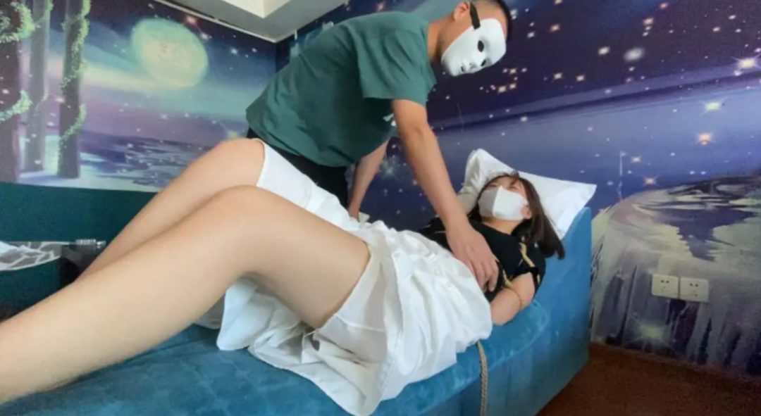 怕痒的蓝指甲脚丫-疯狂挣扎-4