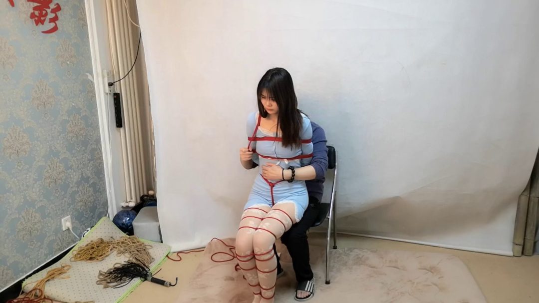 佳倩 温柔 甜美 被绑架 小艾姆 调叫 挠痒 打舌钉美少女-8
