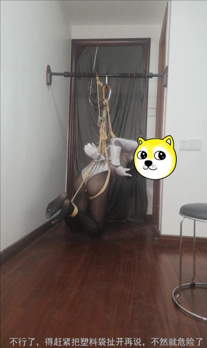 【kig】在家把自己吊起来，手被反铐，脑袋还玩起来标准玩法，结果钥匙不见了，挣扎了好久差点没晕过去-6