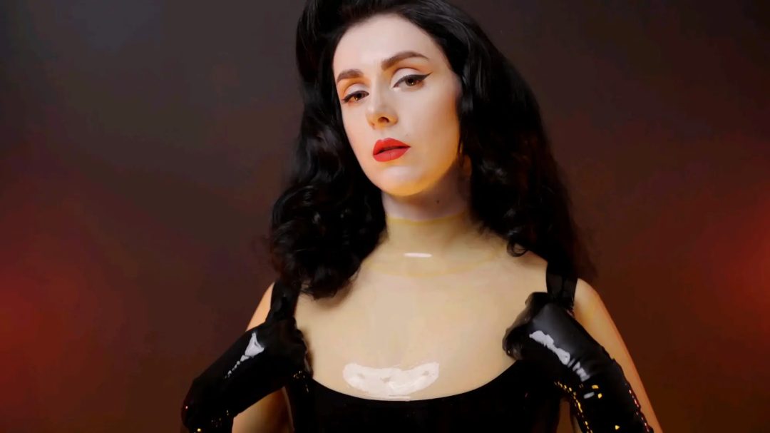 Goddess in latex teases you-2