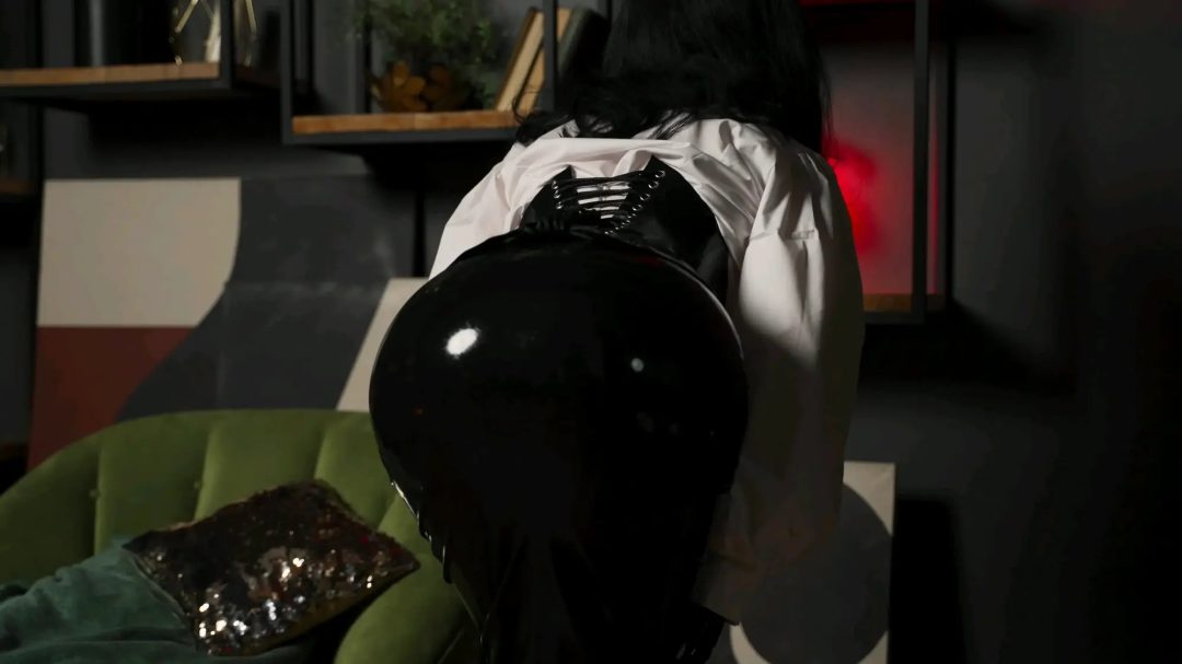 Combination of latex and casual clothing-4