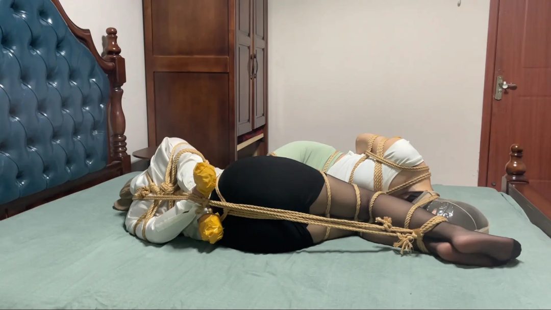 【云雀定拍】《侦探双姝的劫难 下》侦探丽人李然柳洋惨遭头脚连缚,胶带蒙眼封嘴丝袜套头剥夺五感-14 【云雀定拍】《侦探双姝的劫难 下》侦探丽人李然柳洋惨遭头脚连缚,胶带蒙眼封嘴丝袜套头剥夺五感-14
