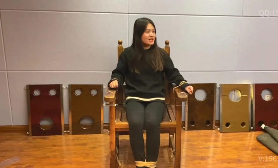 女大学生体验绑架 捆绑 放置-6
