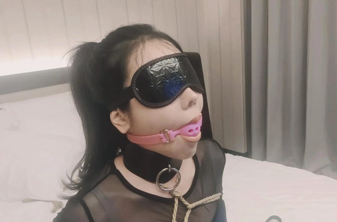 身材颜值不错的气质高挑职业美女模特酒店约绳紧缚体验-8