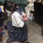 五花自缚教学翻车，还好宿舍摸到小刀了不然真的绝望......水手服+马油黑丝+侧空高跟