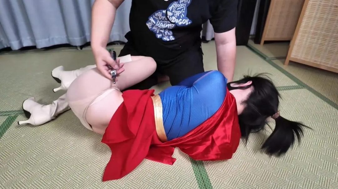 （象人出品）女超人行刑-3