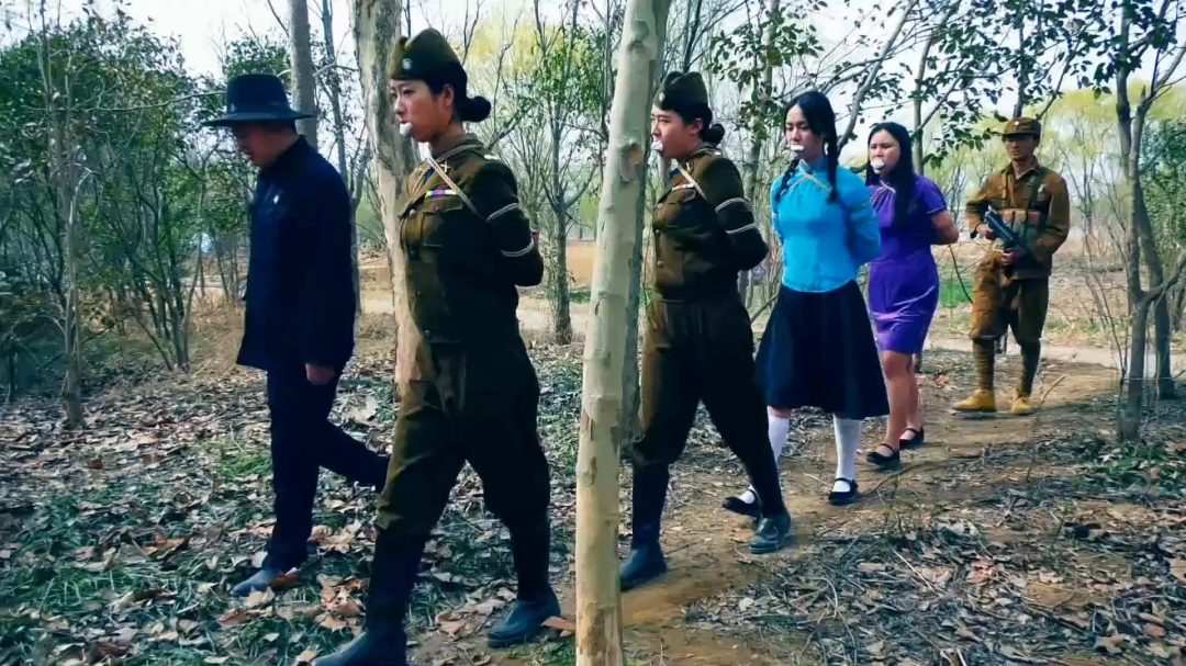 新片《女子特别行动队》 上集 军统组建一支女子特别行动小队，她们执行任务的时候遇见土匪-5
