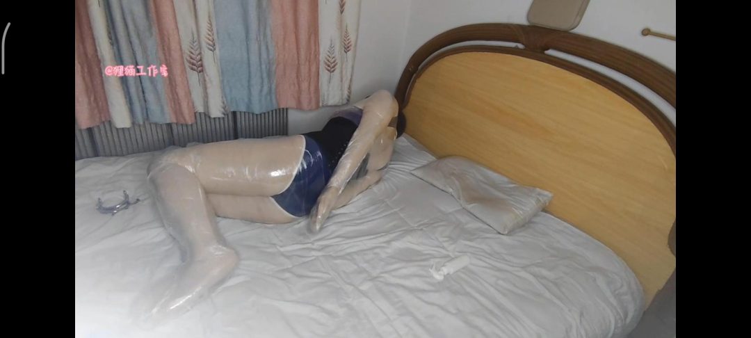 zentai+保鲜膜+乳胶项圈+胶带全包头zhi息(+防毒面具)下篇-7 zentai+保鲜膜+乳胶项圈+胶带全包头zhi息(+防毒面具)下篇-7