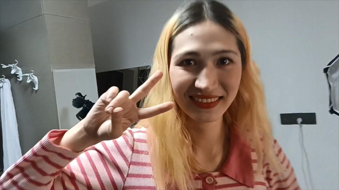 吐鲁番的葡萄熟了，来自西域的绳艺风情，长腿维族美女葡萄试镜第一季。令人难忘的果儿还没归队，却等来了一位足可与果儿媲美的西域风情漂亮小妹，应该算是一件值得开心的事情吧-1
