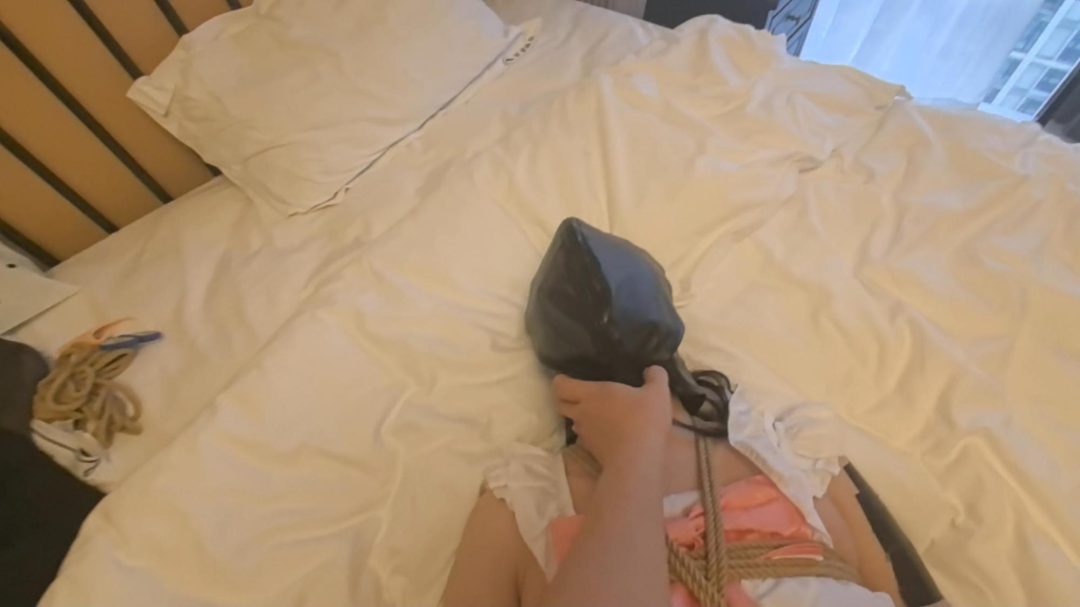 瑶妹来解锁kiss toy突突更多玩法 继续体验两位数入潮 鸭子坐木马突突入潮 强制分腿入潮 跪立电击皮革头套呼控 昏迷了不要紧-8 瑶妹来解锁kiss toy突突更多玩法 继续体验两位数入潮 鸭子坐木马突突入潮 强制分腿入潮 跪立电击皮革头套呼控 昏迷了不要紧-8