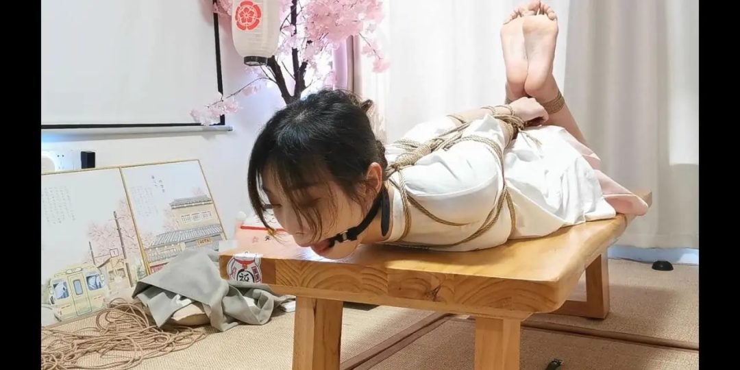 奥特曼雨琪定拍作品 直臂驷马 口水直流 裸足脚底 下集-4