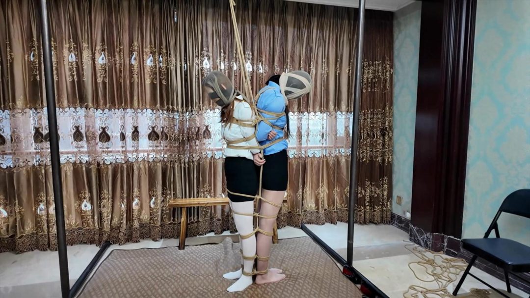 枫叶定拍—《女老板与女保镖》上,雨诺南清诺澜出演,三女连缚,胶带封嘴丝袜套头-1 枫叶定拍—《女老板与女保镖》上,雨诺南清诺澜出演,三女连缚,胶带封嘴丝袜套头-1