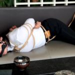 勤劳主妇汐汐白衫磨牙棒口枷游戏第二季，脱靴勒脚掌驷马玩弄，共同探究她的裤子到底是啥时候弄湿的