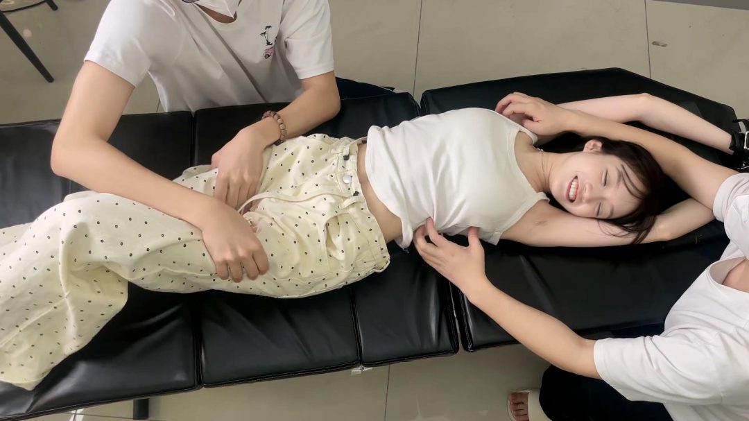 超可爱甜系学生妹饭饭痒刑地狱-5