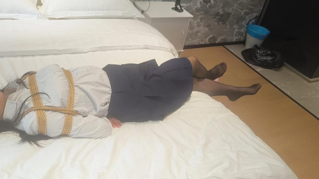 锦瑾的第二次约绑，黑丝 tk调教-3