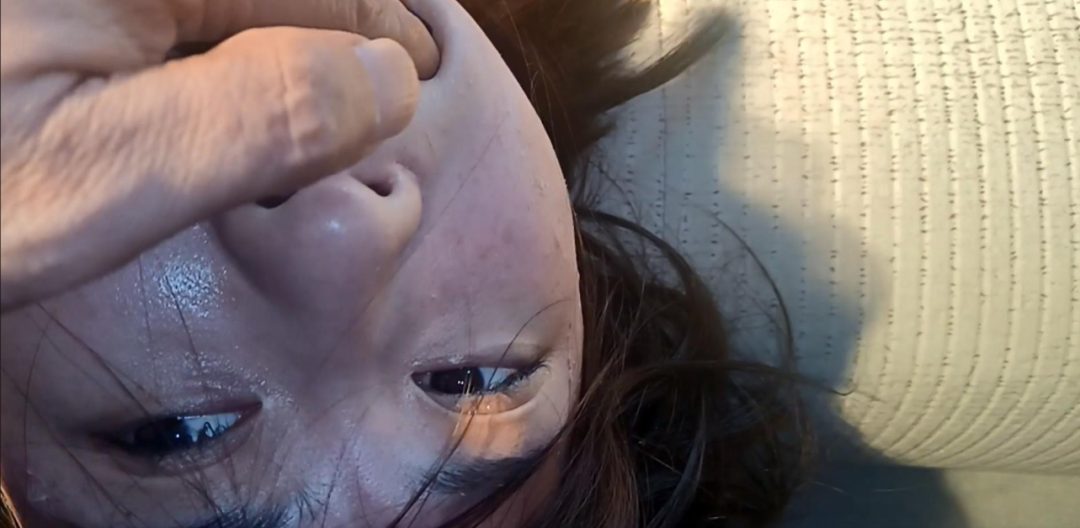 美胸妞妞试镜第三季，原味黑丝的堵与封，堵嘴的黑丝是自己和别人穿过的，当时挺抵触，结果还挺享受的样子，扭得停不下来-6
