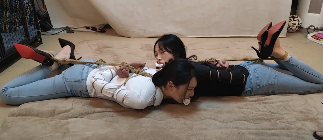 双人 牛仔裤五花大绑-3