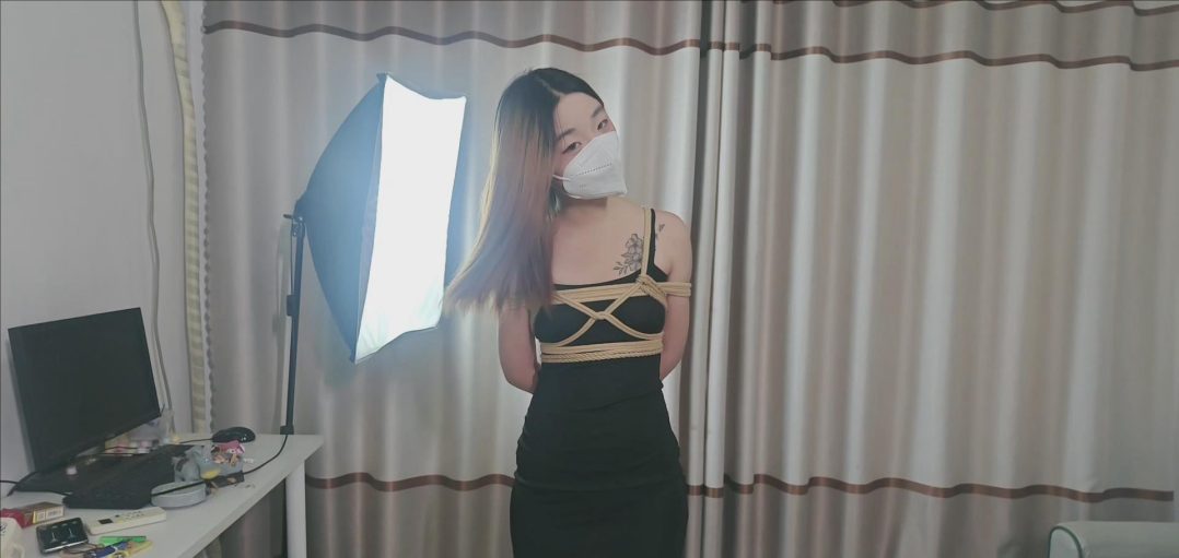 模特楚楚 折磨楚楚 滴蜡 打屁股-1