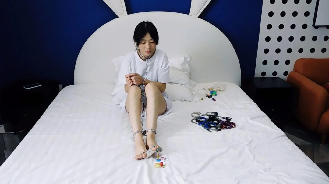佳人难觅系列 超清纯正妹婧婧镣铐挠脚心TK系列剪影2 手铐脚铐脚趾铐 真的真的超级可爱超漂亮！又腼腆又怕痒！-11