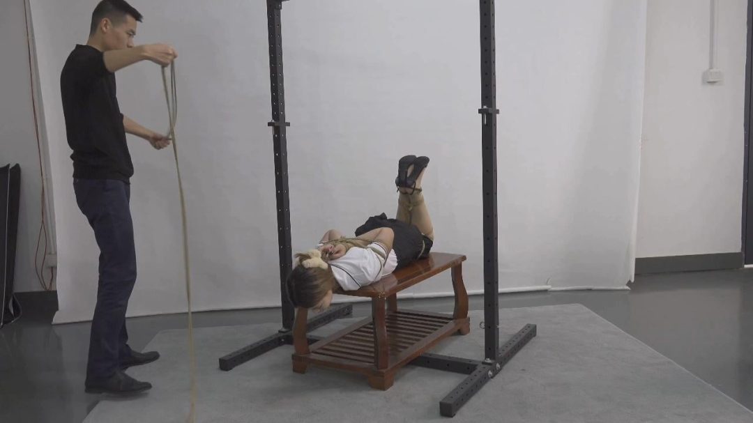 艺束人生定拍：紫瑶紧缚体验下集 后手观音驷马吊给绑哭了-5