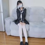 清纯女学生的贞操带套装展示，全套贞操带锁+颈手枷+脚铐+钢栓