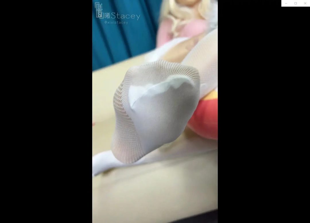曦曦Stacey之连胸款真人面具Daily Vlog：萌系穿搭+全新硅胶面具，光泽丝袜美腿诱人身材-5