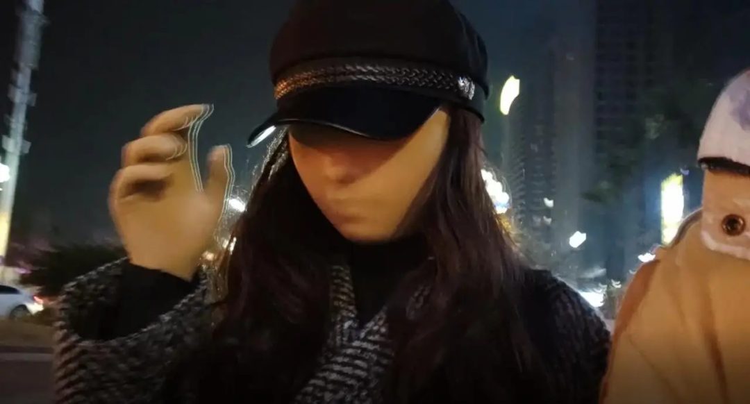 穿上zentai去电影院看电影是一种什么样的体验-3