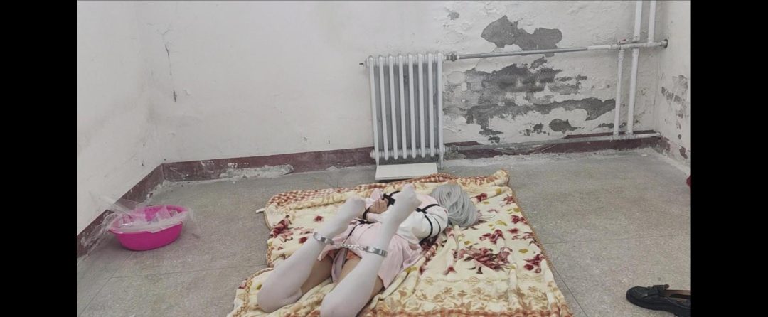 小方的白丝jk初试拍-3