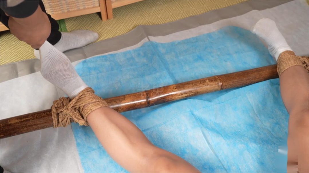 象人《沉沉特殊的按摩》【绑着做SPA/灰丝内衣/yang具口球/棉袜堵嘴/小玩具】-9 象人《沉沉特殊的按摩》【绑着做SPA/灰丝内衣/yang具口球/棉袜堵嘴/小玩具】-9