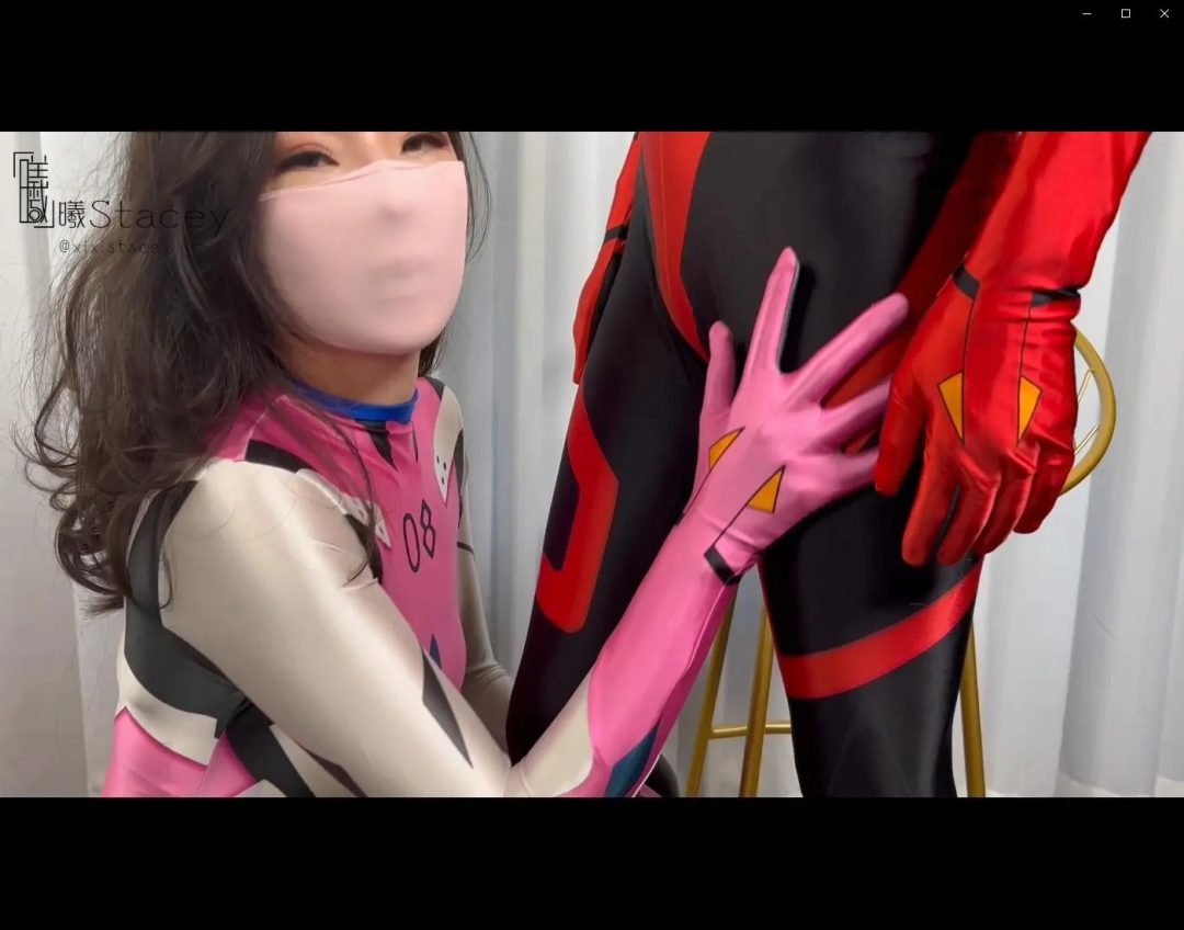 曦曦Stacey之双人动漫全包紧身战斗服粉色口罩蒙面闺蜜鬼鬼Cos明日香佩戴能面近距离特写全身展示抚摸百合感冲击-7