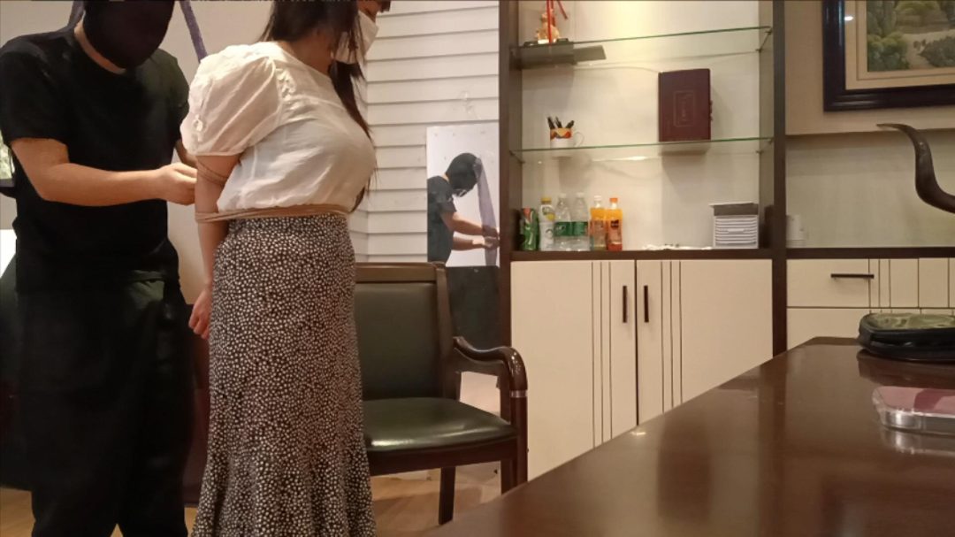 办公室捆绑丝袜堵嘴并蒙嘴-2