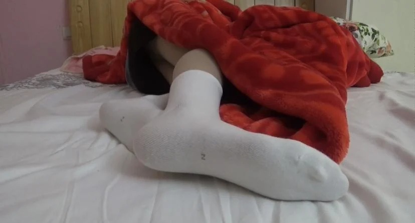 【琳媚】睡觉在闺房被入室偷偷玩jio 还轻手轻脚的不敢弄醒我 不看视频都不知道被玩了-2