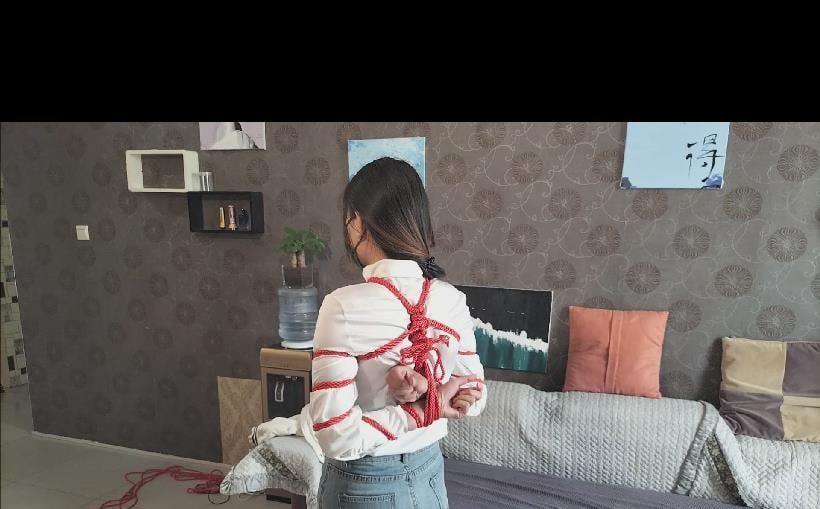 新模红绳讲述挑战如被坏人捆绑绑架，如何利用手机和道具逃脱求生，不断挣扎-3