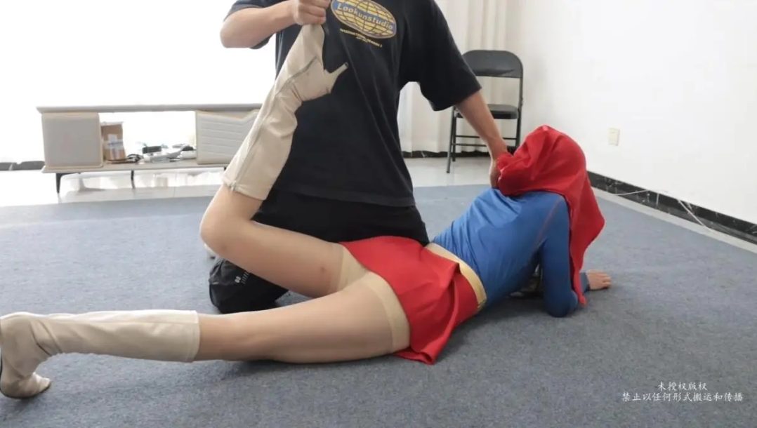 （得意客出品）女超人遇难-1