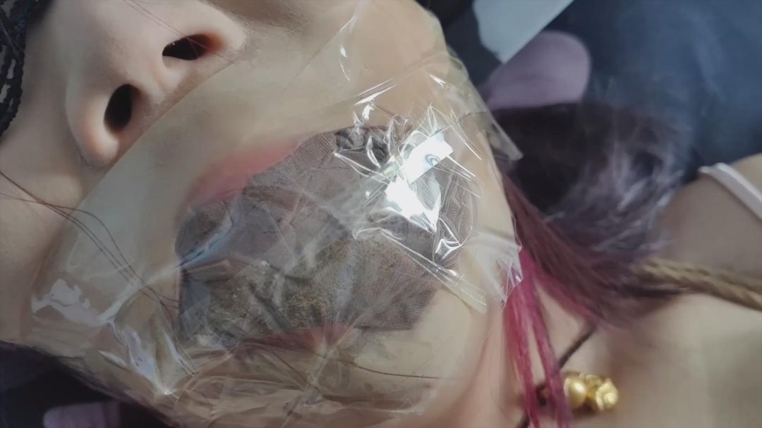 初心《雯雯特殊的按摩》【绑着做SPA/无bra睡衣丝袜/空姐重口原味堵嘴/小玩具/口球】-10