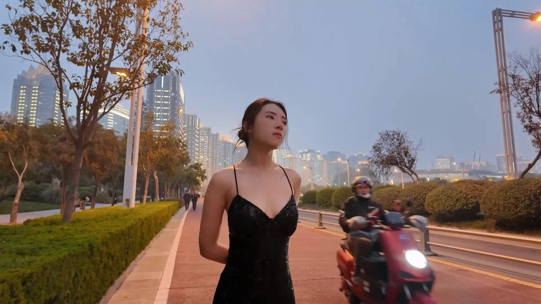一绳所爱定拍，杨若琳户外散步，真空礼服，大腿紧缚，脚绑绳拷，扎带捆手，口球口水-4