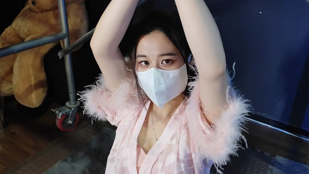 人妻兔兔的初体验 婚礼晨袍 单腿吊缚 真实人妻 超绝眼神 蠢蠢欲动-2