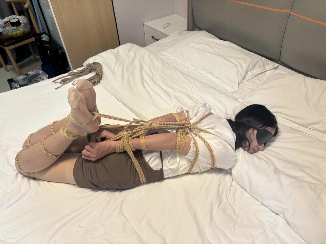 晓楠体验 肉丝高跟 口球 驷马 tk 黑丝 旗袍-3