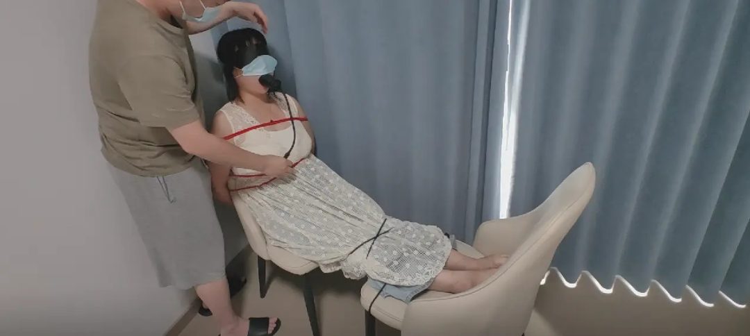 捆绑，丝袜包头，充气口塞堵嘴，折磨呜呜乱叫-4