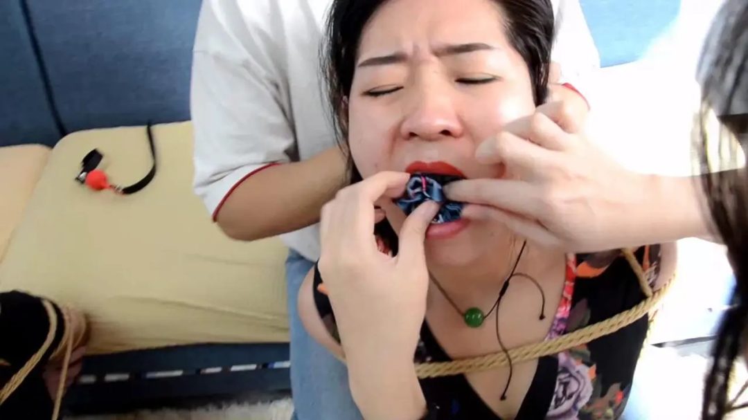 珍藏定拍:姐妹讨债绳劫(姐妹二人上门要账却惨遭雌雄大盗欺骗捆堵折磨)-5 珍藏定拍:姐妹讨债绳劫(姐妹二人上门要账却惨遭雌雄大盗欺骗捆堵折磨)-5