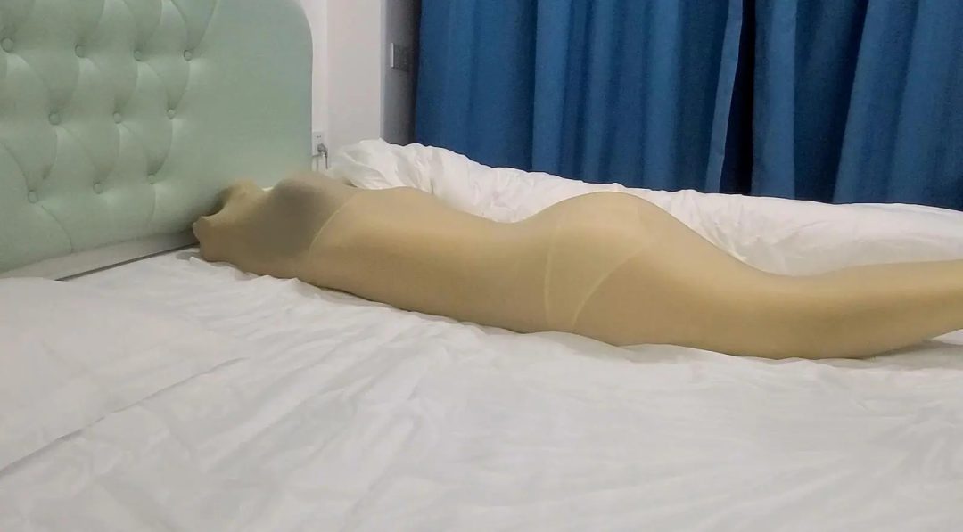 小姐姐肉色丝袜睡袋全包-4