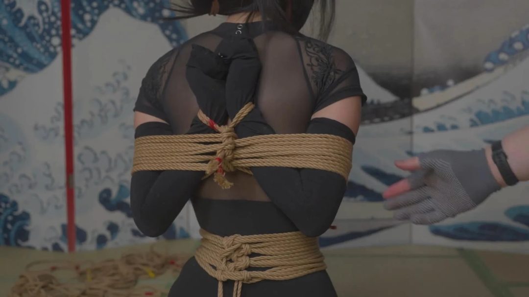 【嗷嗷】日式后手加单折腿地面身体吊缚测试!附带后手观音制作过程-3 【嗷嗷】日式后手加单折腿地面身体吊缚测试!附带后手观音制作过程-3