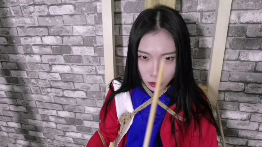 月仙儿在新场地扮演地下交通员,被逮捕后遭到严刑拷打后被除以绞刑...-8