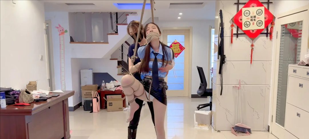 被羞辱的女M2/2-4