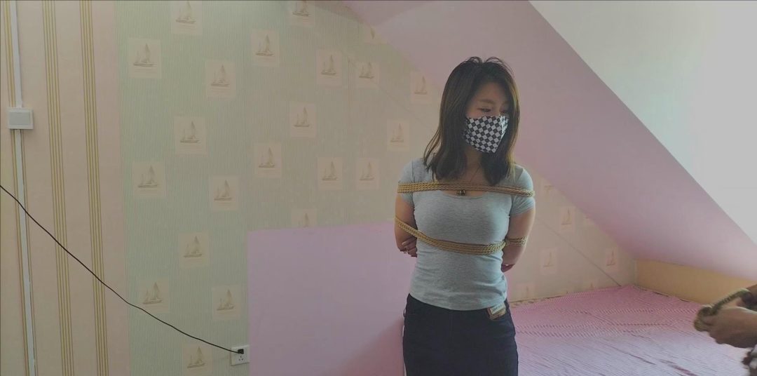 新模小鱼首次试镜 特别怕痒 两部分第一部分日式痒痒 第二部分自救脱绑逃生-3