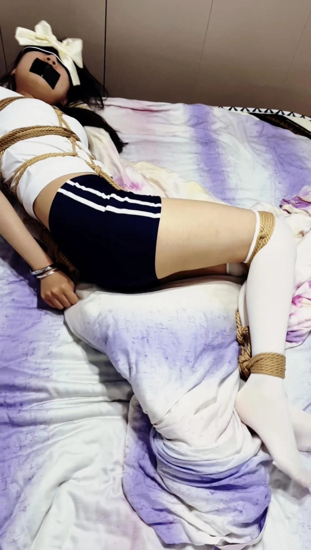 体操服加上龟甲股绳,中间饿了还被绑着吃面包-4 体操服加上龟甲股绳,中间饿了还被绑着吃面包-4