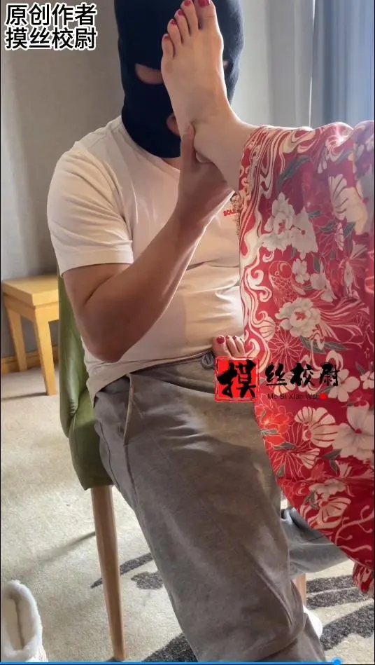 舔舐汉服小仙女的原味船袜与白嫩臭脚！-9