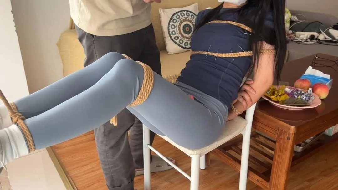 （臭脚妹妹出品）瑜伽妹妹 眼罩 蒙眼 放置 短袜 鞋子 挣扎 呼吸抑制 短袖 勒颈-4